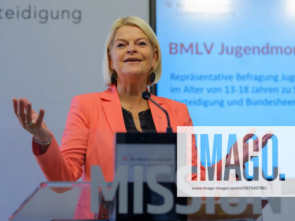 2026-10-23-Pressekonferenz-BMLV Jugendmonitor 2026 Bundesministerin für Landesverteidigung Klaudia Tanner (ÖVP) am 23. Oktober 2026 bei der Pressekonferenz zum Thema Wie denkt die Jugend über das Bundesheer in der Rossauer Kaserne in Wien, Wien, Österreich.