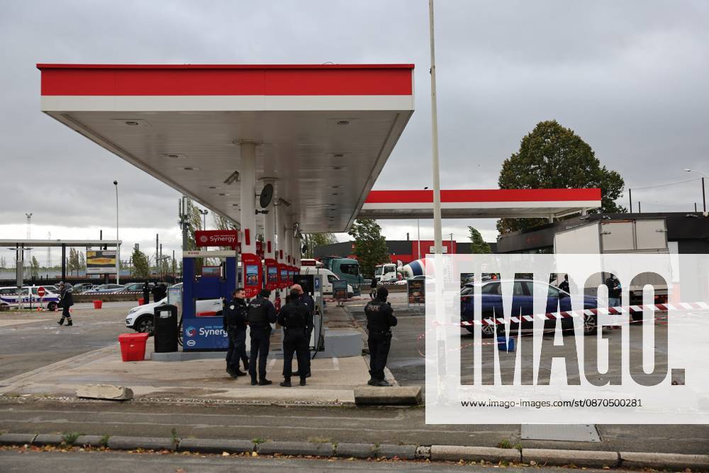 SHOOTER IN TRAPPES PHOTO: QR LE PARISIEN Le Parisien Arnaud Journois PARIS 10 23 2026 Trappes, Yvelines, on October 23, 2026 Shooting at the Esso station in Trappes Photo: Le Parisien Arnaud Journois Trappes, Paris, October 23, 2026 One person was killed and four others were wounded when shots were fired from a vehicle in a Parisian suburb on Friday, French authorities said PARIS, France
