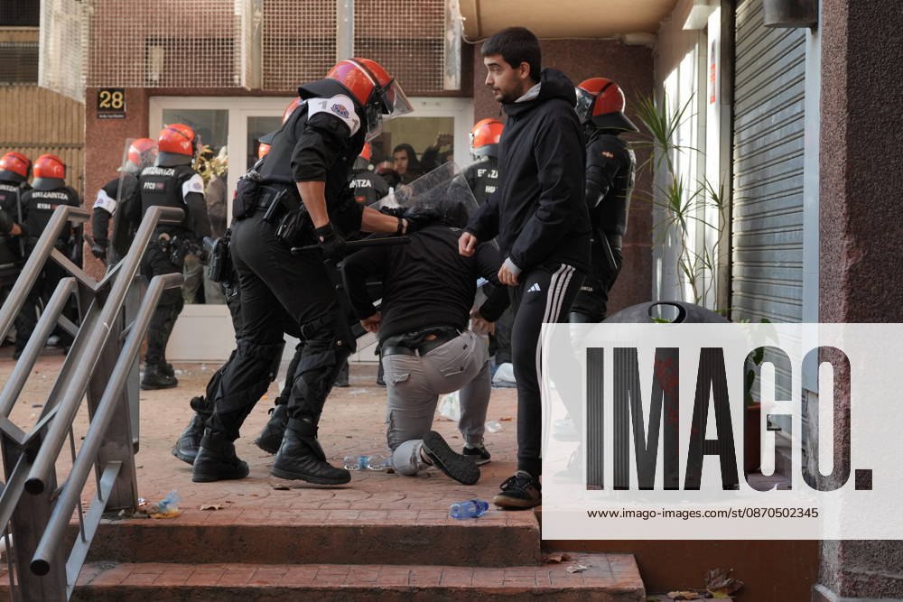 The Gasteiz Housing Union calls for a rally to protest the eviction of a family with six minor children. Ertzaintza officers intervene during a rally to try to prevent an eviction, on October 23, 2026, in Vitoria-Gasteiz, Álava, Basque Country, Spain. The Gasteiz Housing Union has organized a rally to try to prevent the eviction of a family with six minor children; the reason for the eviction is the expiration of the rental agreement for the home after years of residence, amid the housing crisis and without the family having been provided with alternative housing by the authorities. October 23, 2026, in Vitoria-Gasteiz, Álava, Basque Country, Spain
