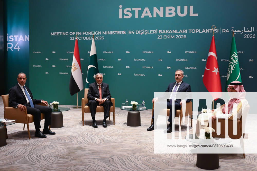 Turkish Foreign Minister Hakan Fidan ISTANBUL, TURKIYE - OCTOBER 23: Turkish Foreign Minister Hakan Fidan (2nd R) poses for a family photo with participating foreign ministers ahead of the R4 Foreign Ministers Meeting, bringing together Turkiye, Egypt, Pakistan and Saudi Arabia, hosted by Fidan in Istanbul, Turkiye, on October 23, 2026. Arif Hudaverdi Yaman Anadolu Istanbul Turkey. Editorial use only. Please get in touch for any other usage.