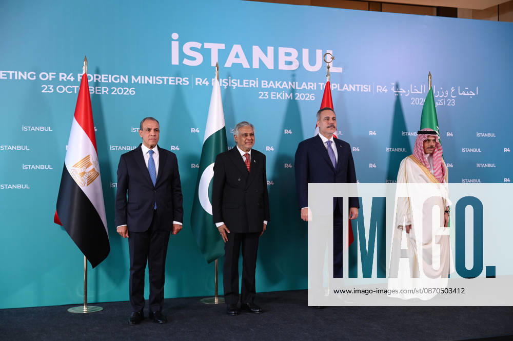 Turkish Foreign Minister Hakan Fidan ISTANBUL, TURKIYE - OCTOBER 23: Turkish Foreign Minister Hakan Fidan (2nd R) poses for a family photo with participating foreign ministers ahead of the R4 Foreign Ministers Meeting, bringing together Turkiye, Egypt, Pakistan and Saudi Arabia, hosted by Fidan in Istanbul, Turkiye, on October 23, 2026. Arif Hudaverdi Yaman Anadolu Istanbul Turkey. Editorial use only. Please get in touch for any other usage.
