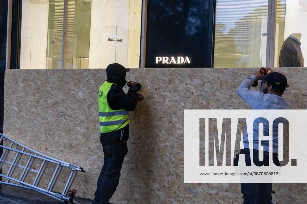 Storefronts boarded up with wooden panels, in Brussels, on Friday 23 October 2026. Stores are preparing for another protest scheduled for Saturday. NICOLASxMAETERLINCK 190744625