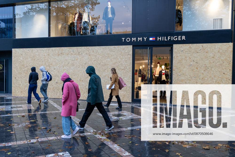 Storefronts boarded up with wooden panels, in Brussels, on Friday 23 October 2026. Stores are preparing for another protest scheduled for Saturday. NICOLASxMAETERLINCK 190744508