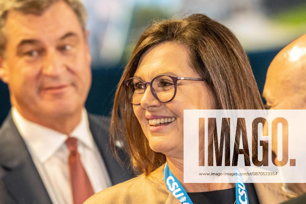Markus Söder, Bayerischer Ministerpräsident, Ilse Aigner, Landtagspräsidentin und mögliche nächste Bundespräsidentin beim CSU-Parteitag, Messe München, 23. Oktober 2026 Deutschland, München, 23. Oktober 2026, Markus Söder, Bayerischer Ministerpräsident, mit Ilse Aigner, Landtagspräsidentin und CSU-Kandidatin für das Amt des Bundespräsidenten, beim CSU-Parteitag am 23. und 24. Oktober 2026 in der Messe München, Politiker, Bayern