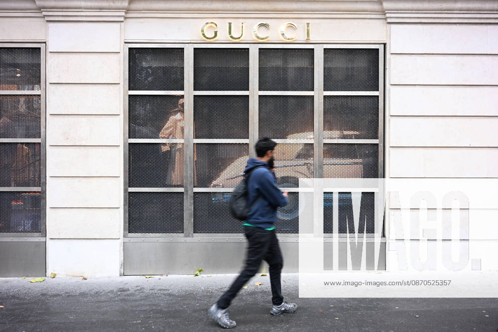 Stores Prepare for Demonstration - Paris Shopkeepers install wooden boards to barricade their shop windows in preparation for demonstration in Paris, France, on October 23, 2026. Photo by Ammar Abd Rabbo ABACAPRESS.COM Paris France