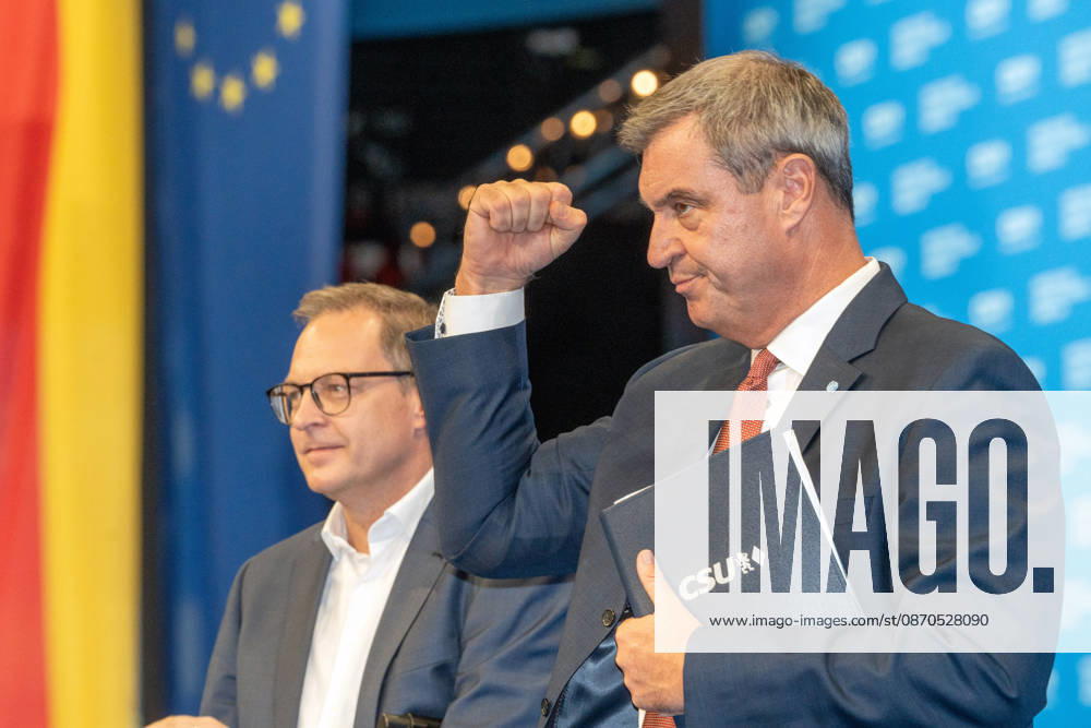 Markus Söder, Bayerischer Ministerpräsident, ballt seine Faust nach seiner Rede beim CSU-Parteitag, Martin Huber, CSU-Generalsekretär, Messe München, 23. Oktober 2026 Deutschland, München, 23. Oktober 2026, Markus Söder, Bayerischer Ministerpräsident, ballt seine Faust nach seiner Rede beim CSU-Parteitag,Martin Huber, CSU-Generalsekretär, in der Messe München, Politiker, Bayern