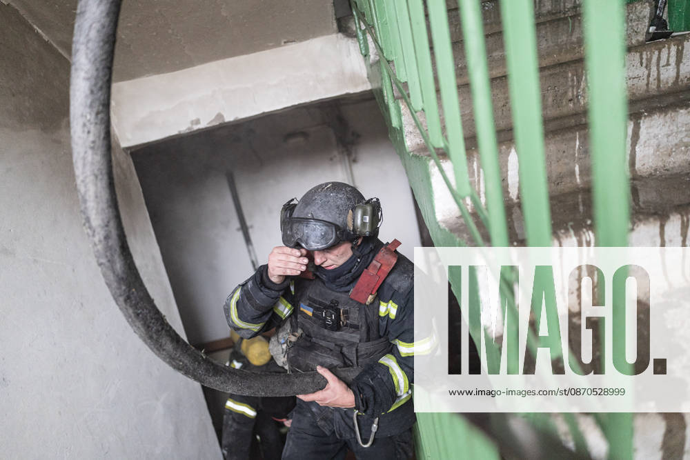 Russian drone attack on a residential building in Kramatorsk KRAMATORSK, UKRAINE - OCTOBER 23: Ukrainian firefighters put out a fire following a Russian drone attack on a residential building in Kramatorsk, Ukraine, 23 October 2026 Diego Herrera Carcedo Anadolu Kramatorsk Ukraine. Editorial use only. Please get in touch for any other usage.