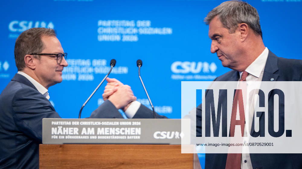 Markus Söder, CSU-Parteivorsitzender und Ministerpräsident von Bayern, auf dem Parteitag, nach seiner Rede mit dem Generalsekretär Martin Huber (links im Bild);Parteitag der CSU in München, München Bayern Deutschland Messegelände München