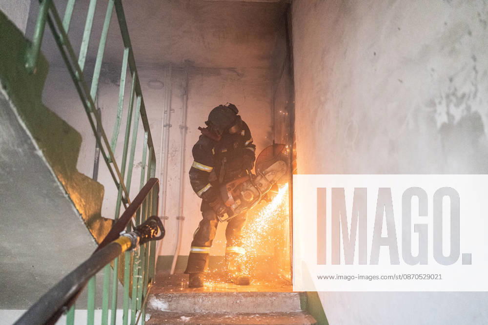 Russian drone attack on a residential building in Kramatorsk KRAMATORSK, UKRAINE - OCTOBER 23: Ukrainian firefighters put out a fire following a Russian drone attack on a residential building in Kramatorsk, Ukraine, 23 October 2026 Diego Herrera Carcedo Anadolu Kramatorsk Ukraine. Editorial use only. Please get in touch for any other usage.