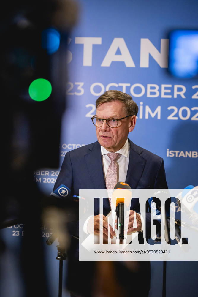 Johann Wadephul, Bundesaussenminister, spricht zu den Medien am Rande des Aussenministertreffens in Istanbul, 23.10.2026. Fotografiert im Auftrag des Auswaertigen Amtes Istanbul Tuerkei