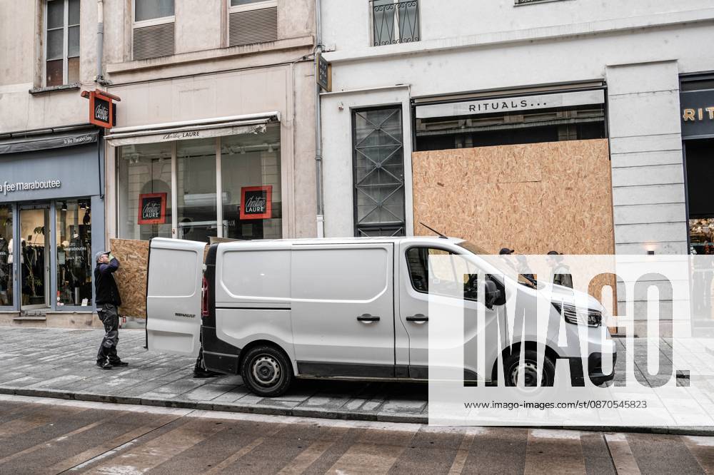 Shopfronts boarded up in Nancy ahead of planned protests NANCY, FRANCE - OCTOBER 23: Workers install protective wooden boards and plywood panels over shopfronts and commercial venues across downtown Nancy, France, on October 23, 2026. Local business owners and municipal authorities reinforced physical security measures ahead of large-scale public demonstrations planned for October 24, seeking to prevent vandalism and structural damage along major commercial corridors. Muhammed Said Tako Anadolu Nancy France. Editorial use only. Please get in touch for any other usage.