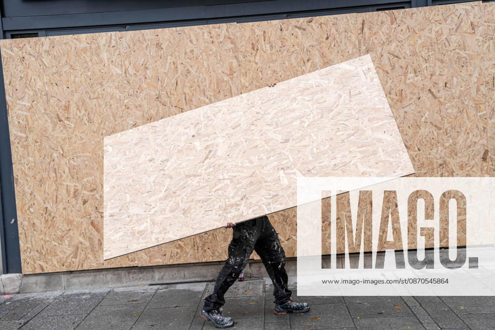 Shopfronts boarded up in Nancy ahead of planned protests NANCY, FRANCE - OCTOBER 23: Workers install protective wooden boards and plywood panels over shopfronts and commercial venues across downtown Nancy, France, on October 23, 2026. Local business owners and municipal authorities reinforced physical security measures ahead of large-scale public demonstrations planned for October 24, seeking to prevent vandalism and structural damage along major commercial corridors. Muhammed Said Tako Anadolu Nancy France. Editorial use only. Please get in touch for any other usage.