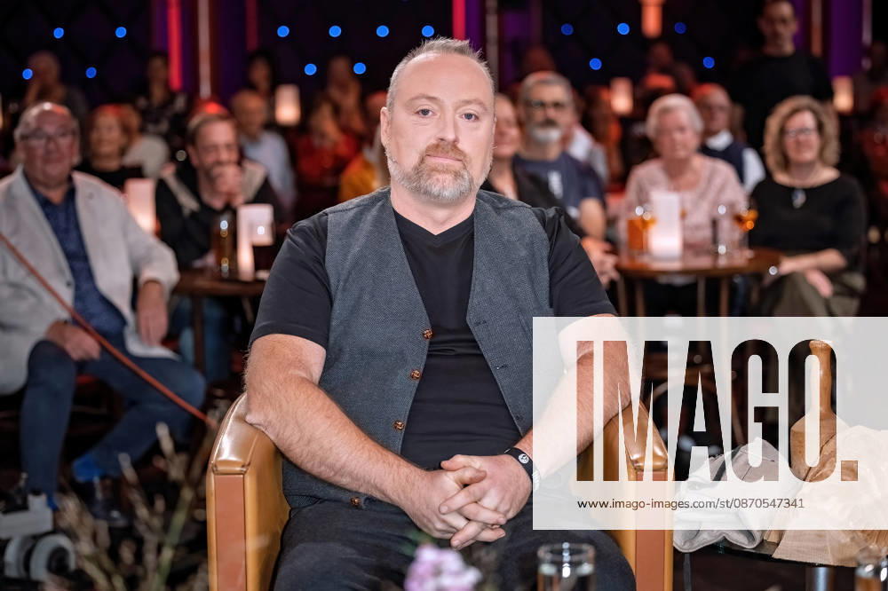 MDR - Riverboat. Holzbildhauer Markus Völlmer ( Thüringer Bergteufel ) anläßlich der Aufzeichnung der MDR - Talkshow Riverboat am 23.10.2026 in der Mediacity Leipzig. 20261023SFL0033