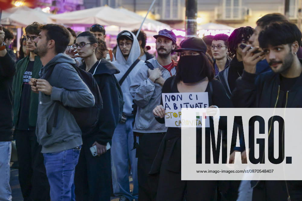 Protesters Clash with Police in Naples Students, trade union members and activists from Potere al Popolo take part in a demonstration against the rising cost of living in Piazza Municipio. Clashes between demonstrators and police break out during the protest. ABP17614