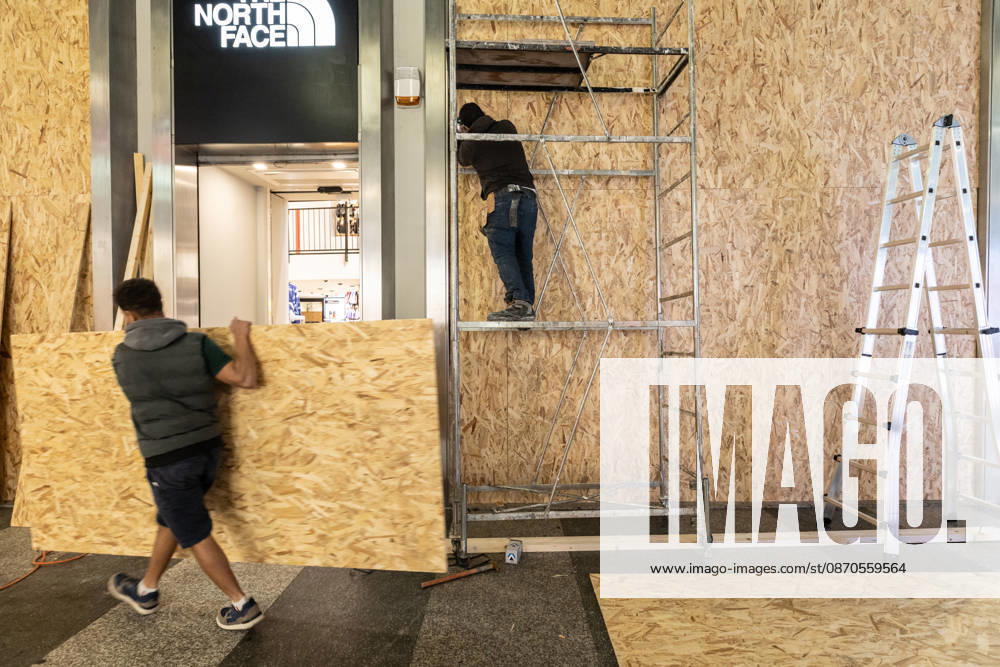 Shops in Milan board up windows ahead of cost-of-living protest MILAN, ITALY - OCTOBER 23: On the eve of an unauthorized demonstration against the high cost of living, some shop windows are being covered with wooden panels for protection in Milan, Italy, on October 23, 2026. This measure follows the destruction and looting that took place in Milan the previous weekend during similar protests against the high cost of living. Andrea Carrubba Anadolu Milan Italy. Editorial use only. Please get in touch for any other usage.