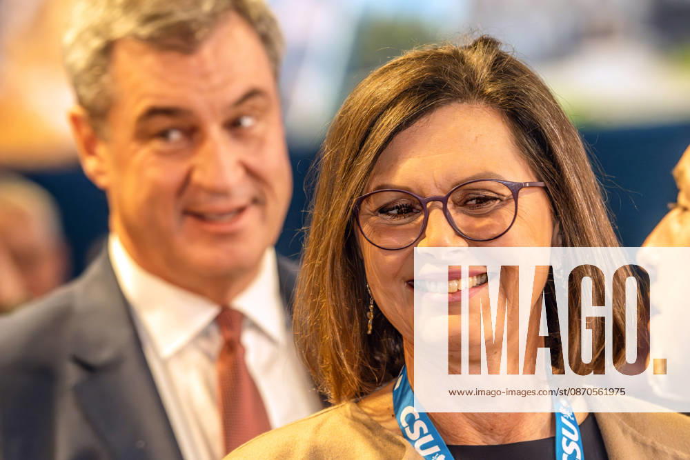 Markus Söder, Bayerischer Ministerpräsident, Ilse Aigner, Landtagspräsidentin und CSU-Kandidatin für das Amt des Bundespräsidenten beim CSU-Parteitag, Messe München, 23. Oktober 2026 Deutschland, München, 23. Oktober 2026, Markus Söder, Bayerischer Ministerpräsident, mit Ilse Aigner, Landtagspräsidentin und CSU-Kandidatin für das Amt des Bundespräsidenten, beim CSU-Parteitag, Messe München, Politiker, Bayern