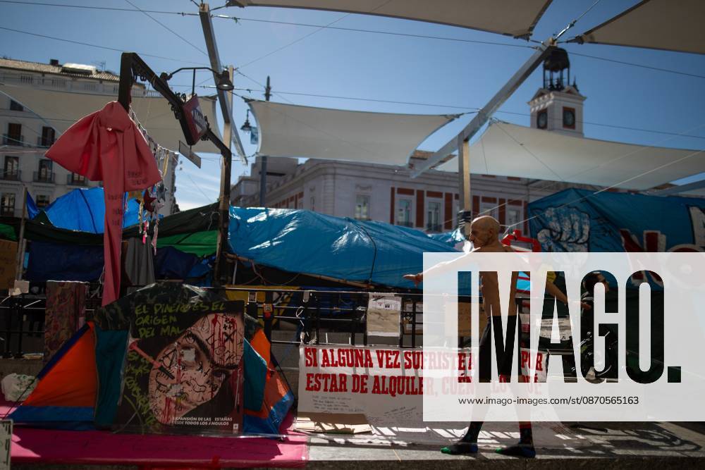 A man performs a piece in front of tents set up at Puerta del Sol..Tents remain set up by housing rights activists, who organized the occupation of the square in response to the eviction of Maricarmenâ€a woman in her eightiesâ€from her home, carried out by a real estate investment fund. Madrid Spain - ZUMAs197 20261023_aaa_s197_150