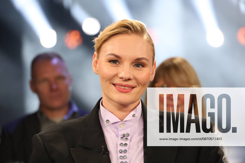 Rosalie Thomass, Schauspielerin, zu Gast in der NDR Talk Show, Fototermin am 23.10.2026 im Fernsehstudio Hamburg-Lokstedt vor der Sendung im 3. Programm des NDR Fernsehen