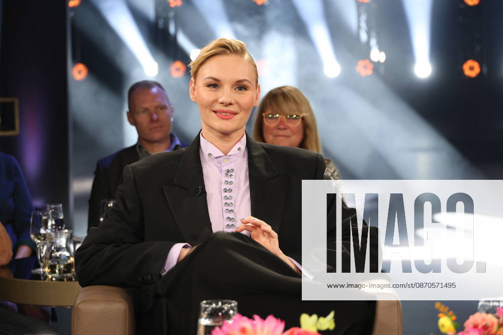 Rosalie Thomass, Schauspielerin, zu Gast in der NDR Talk Show, Fototermin am 23.10.2026 im Fernsehstudio Hamburg-Lokstedt vor der Sendung im 3. Programm des NDR Fernsehen
