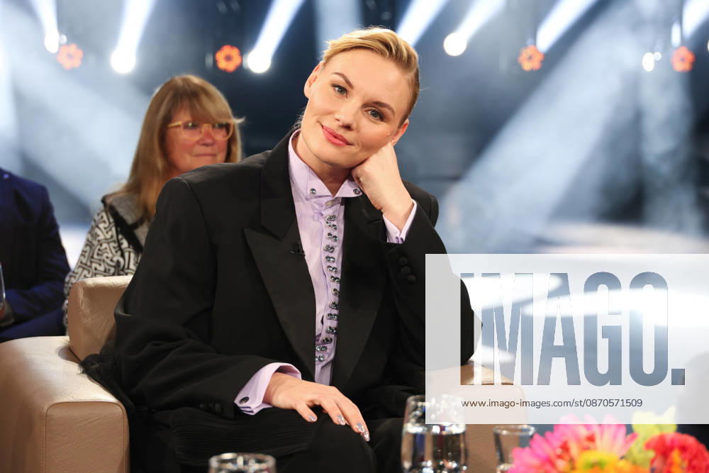Rosalie Thomass, Schauspielerin, zu Gast in der NDR Talk Show, Fototermin am 23.10.2026 im Fernsehstudio Hamburg-Lokstedt vor der Sendung im 3. Programm des NDR Fernsehen