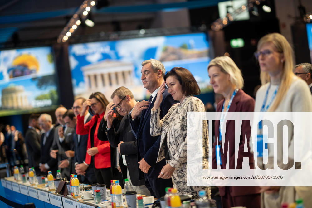 Gemeinsames Gebet zu Beginn des zweiten Veranstaltungstags mit Markus Söder, Dorothee Doro Bär, Martin Huber, Ilse Aigner, Alexander Dobrindt und anderen;Parteitag der CSU in München, München Bayern Deutschland Messegelände München