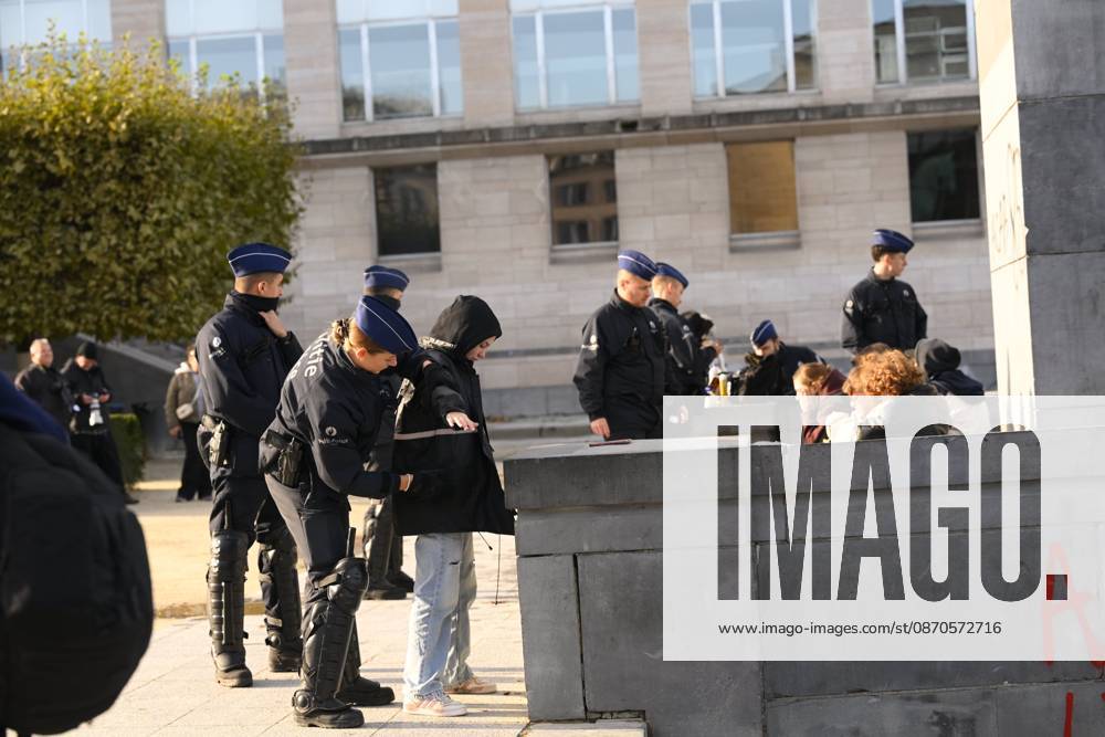 Extreme Left And Citizen Activists Protest 24 10 2026 BRUSSELS, BELGIUM - OCTOBER 24 : Police and demonstrators pictured during illegal demonstration the centre of Brussels against budget measures on October 24, 2026 in Brussels, Belgium, 24 10 2026 Brussels Belgium