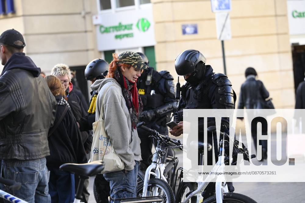 Extreme Left And Citizen Activists Protest 24 10 2026 BRUSSELS, BELGIUM - OCTOBER 24 : Police and demonstrators pictured during illegal demonstration the centre of Brussels against budget measures on October 24, 2026 in Brussels, Belgium, 24 10 2026 Brussels Belgium