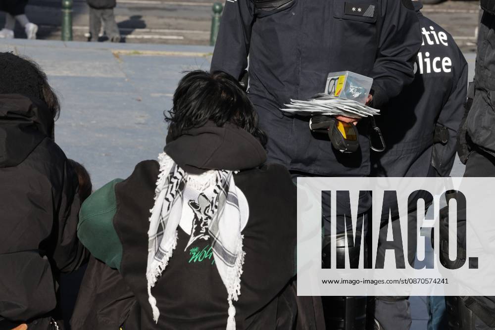 This image shows police controling peoples after a call for protests in Brussels for purchasing power, healthcare, and education, on Saturday 24 October 2026. NICOLASxMAETERLINCK 190846117