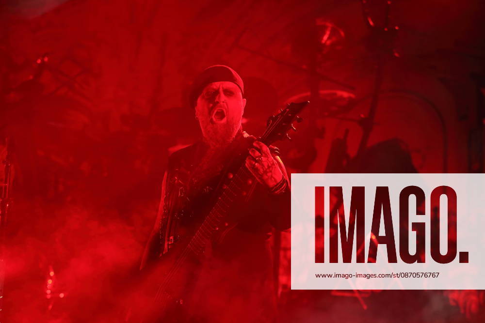 Sven Atle Erkekjetter Silenoz Kopperud von der Band Dimmu Borgir bei einem Konzert in der Columbiahalle in Berlin, 23. Oktober 2026. Behemoth & Dimmu Borgir Konzert Berlin