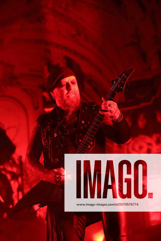 Sven Atle Erkekjetter Silenoz Kopperud von der Band Dimmu Borgir bei einem Konzert in der Columbiahalle in Berlin, 23. Oktober 2026. Behemoth & Dimmu Borgir Konzert Berlin