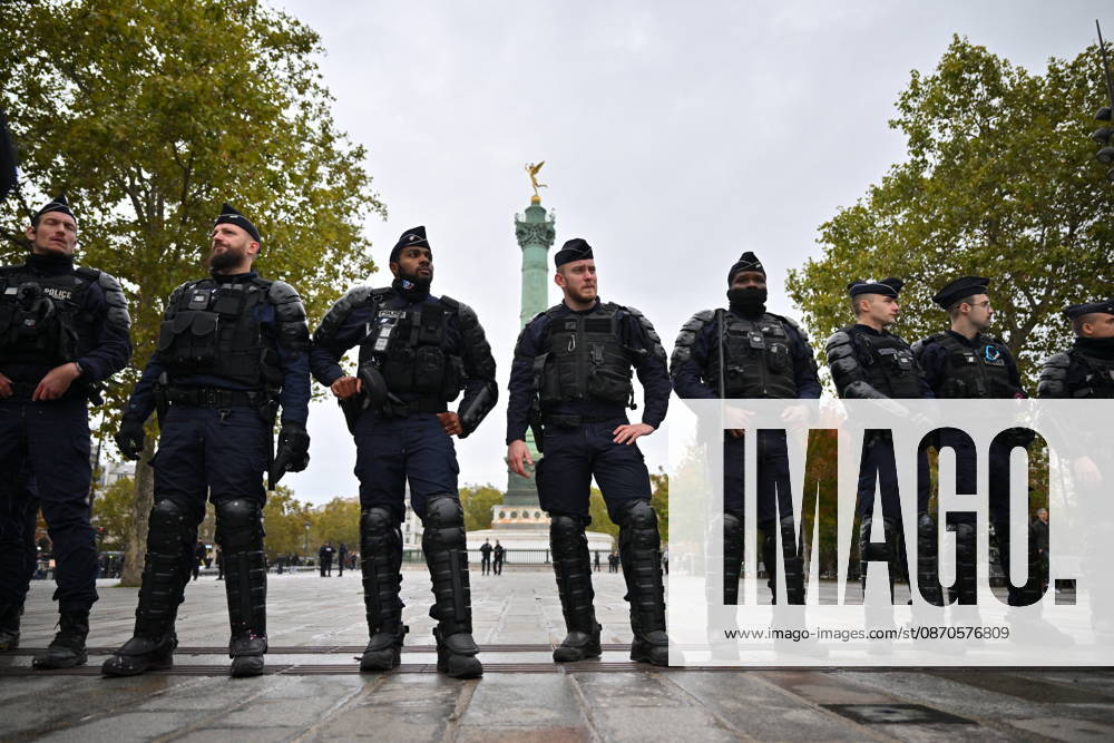 Yellow Vests Protest Act II - Police Officers Evacuate Demonstrators at Bastille Police officers evacuate demonstrators heading towards Place de la Bastille in Paris, France, on October 24, 2026. The demonstration was initially scheduled to proceed from Place de la Bastille to Place de la Nation. However, the Paris Police Prefecture announced yesterday that the planned route had been banned. The march will now take place between Porte d’Italie and Porte de Vincennes. Photo by Eliot Blondet ABACAPRESS.COM Paris France