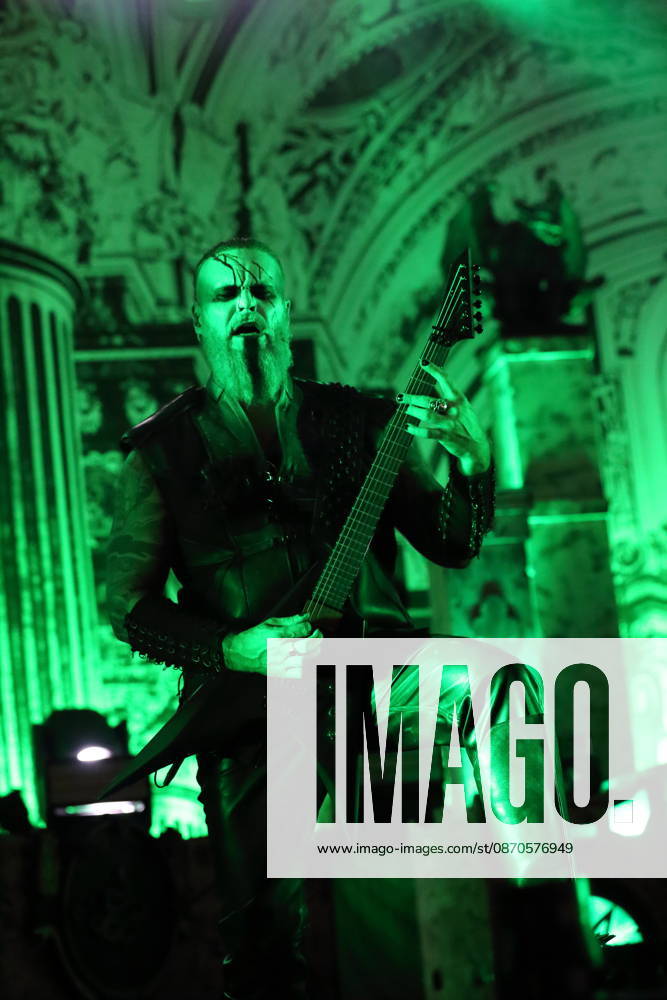 Kjell Age Damage Karlsen von der Band Dimmu Borgir bei einem Konzert in der Columbiahalle in Berlin, 23. Oktober 2026. Behemoth & Dimmu Borgir Konzert Berlin