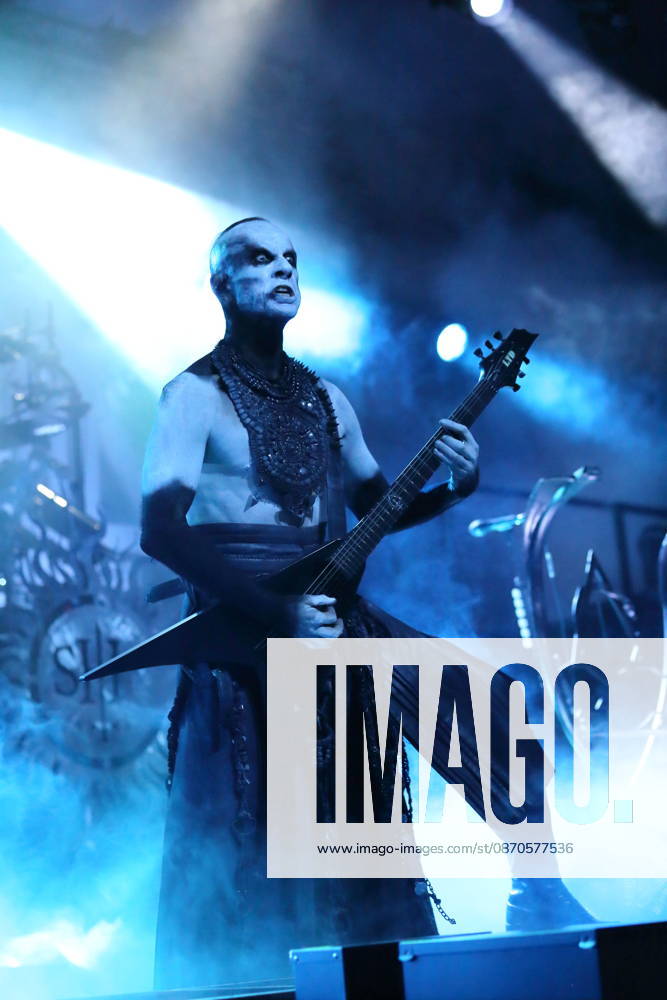 Adam Michal Nergal Darski von der Band Behemoth bei einem Konzert in der Columbiahalle in Berlin, 23. Oktober 2026. Behemoth & Dimmu Borgir Konzert Berlin