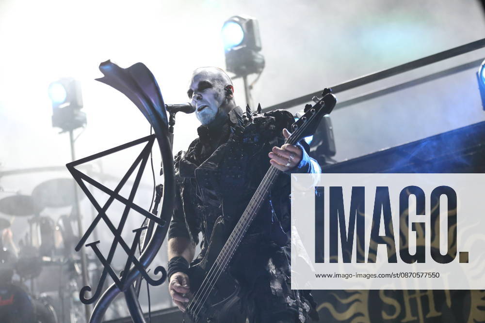 Tomasz Orion Wroblewski von der Band Behemoth bei einem Konzert in der Columbiahalle in Berlin, 23. Oktober 2026. Behemoth & Dimmu Borgir Konzert Berlin