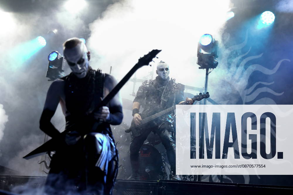 Adam Michal Nergal Darski und Tomasz Orion Wroblewski, v.l., von der Band Behemoth bei einem Konzert in der Columbiahalle in Berlin, 23. Oktober 2026. Behemoth & Dimmu Borgir Konzert Berlin