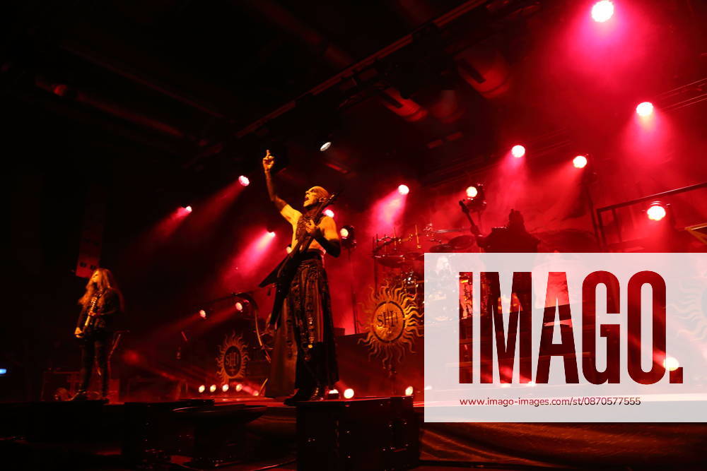 Patryk Dominik Seth Sztyber, Adam Michal Nergal Darski, Zbigniew Robert Inferno Prominski und Tomasz Orion Wroblewski, v.l., von der Band Behemoth bei einem Konzert in der Columbiahalle in Berlin, 23. Oktober 2026. Behemoth & Dimmu Borgir Konzert Berlin