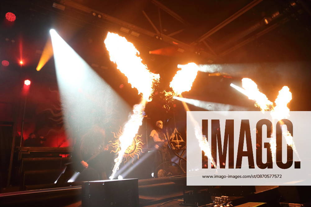 Patryk Dominik Seth Sztyber, Zbigniew Robert Inferno Prominski, Adam Michal Nergal Darski und Tomasz Orion Wroblewski, v.l., von der Band Behemoth bei einem Konzert in der Columbiahalle in Berlin, 23. Oktober 2026. Behemoth & Dimmu Borgir Konzert Berlin