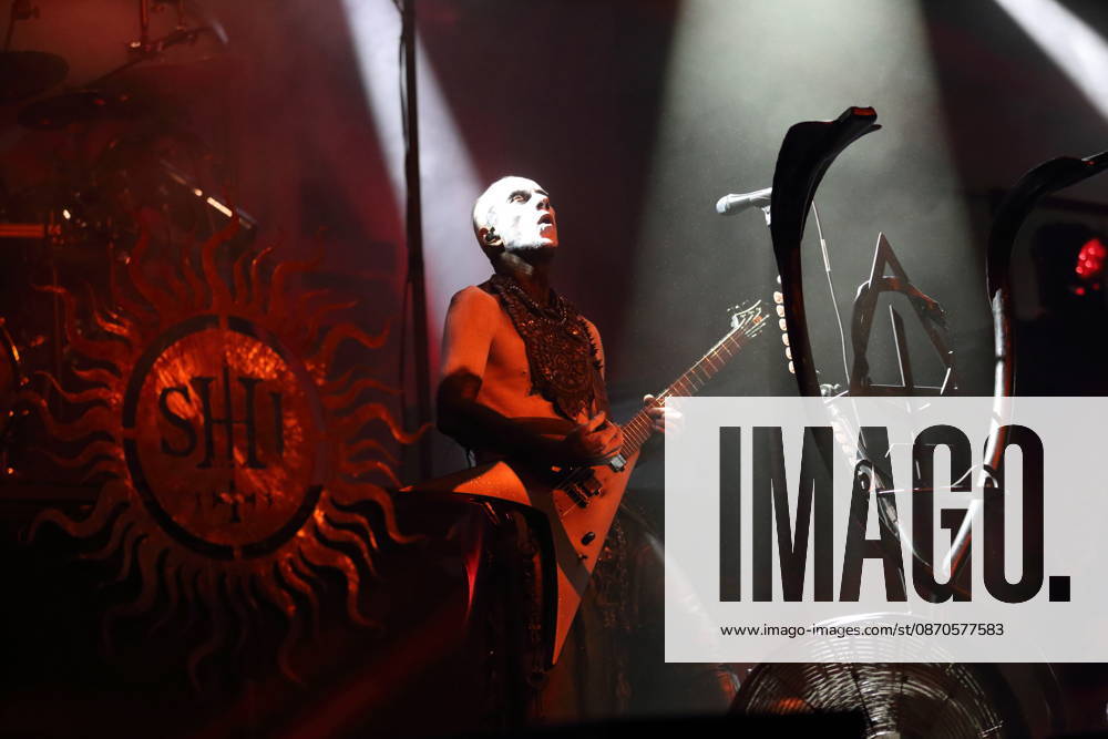 Adam Michal Nergal Darski von der Band Behemoth bei einem Konzert in der Columbiahalle in Berlin, 23. Oktober 2026. Behemoth & Dimmu Borgir Konzert Berlin
