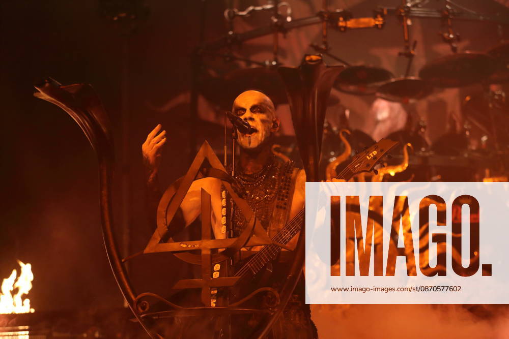 Adam Michal Nergal Darski von der Band Behemoth bei einem Konzert in der Columbiahalle in Berlin, 23. Oktober 2026. Behemoth & Dimmu Borgir Konzert Berlin