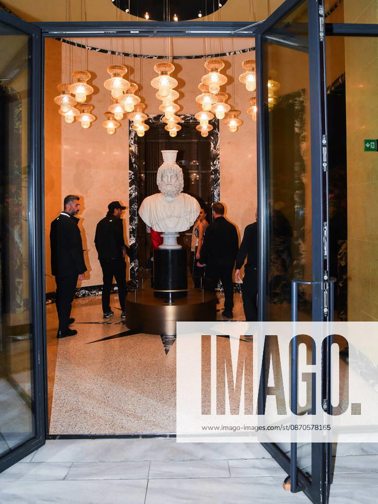 Kim Kardashian Arrives at the Bulgari Boutique - Rome Kim Kardashian arrives at the Bulgari boutique on Via Condotti, during the Rome Film Festival, in Rome, Italy, on October 23, 2026. Photo by Vincenzo Landi IPA ABACAPRESS.COM Rome Italy