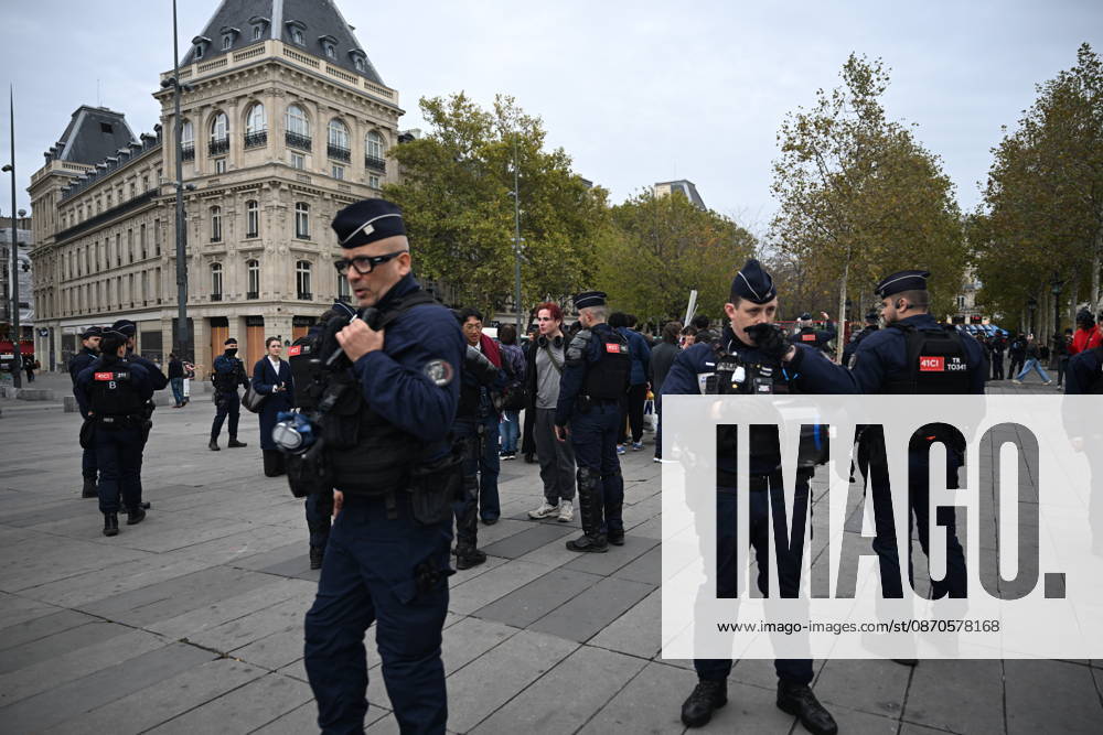 French police conduct security and identity checks in Paris ahead of protests PARIS, FRANCE - OCTOBER 24: French police officers conduct identity controls and security checks on demonstrators and passersby at Place de la Republique in central Paris, France on Saturday, October 24, 2026. Due to planned demonstrations across the country, security forces have heightened their state of alert in major squares throughout Paris, established perimeter checkpoints, and increased police patrols. Mouneb Taim Anadolu Paris France. Editorial use only. Please get in touch for any other usage.