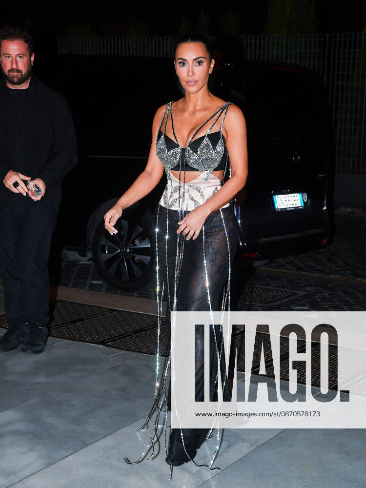 Kim Kardashian Arrives at the Bulgari Boutique - Rome Kim Kardashian arrives at the Bulgari boutique on Via Condotti, during the Rome Film Festival, in Rome, Italy, on October 23, 2026. Photo by Vincenzo Landi IPA ABACAPRESS.COM Rome Italy
