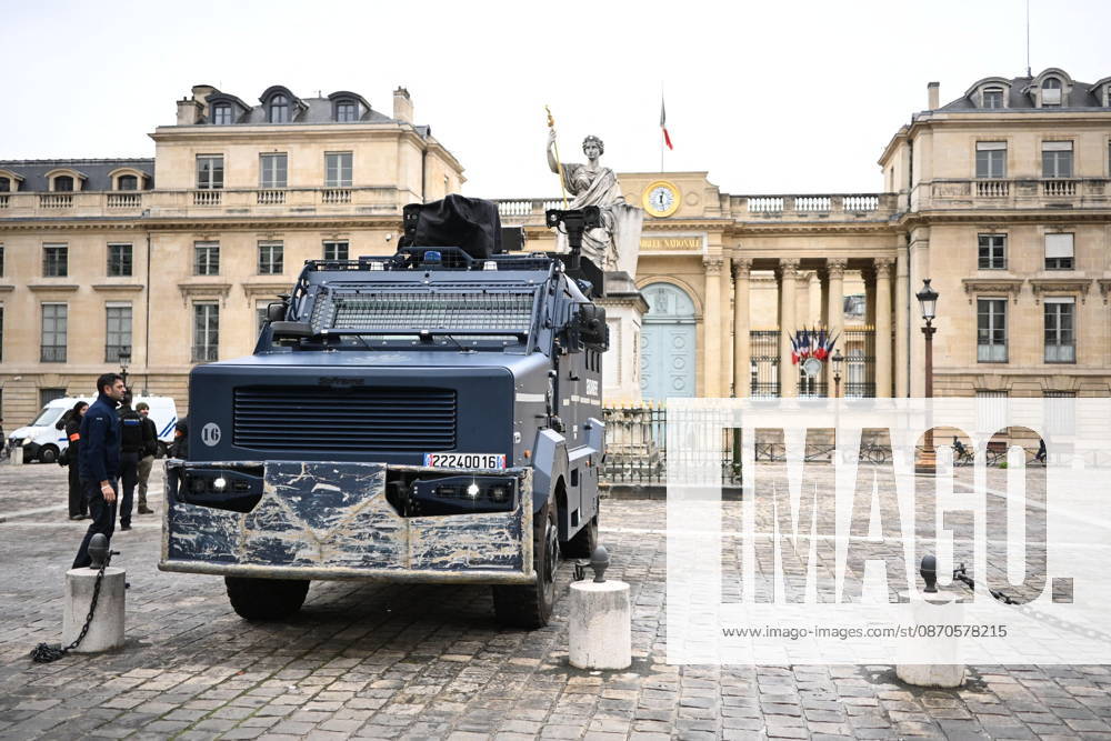 Law enforcement mobilized for the October 24, 2026, demonstration in Paris; 70,000 police officers will be deployed throughout the country. Pierre Perusseau, Bestimage. Law enforcement deployed for the demonstration on October 24, 2026, in Paris; 70,000 police officers will be deployed throughout the country; Paris, France