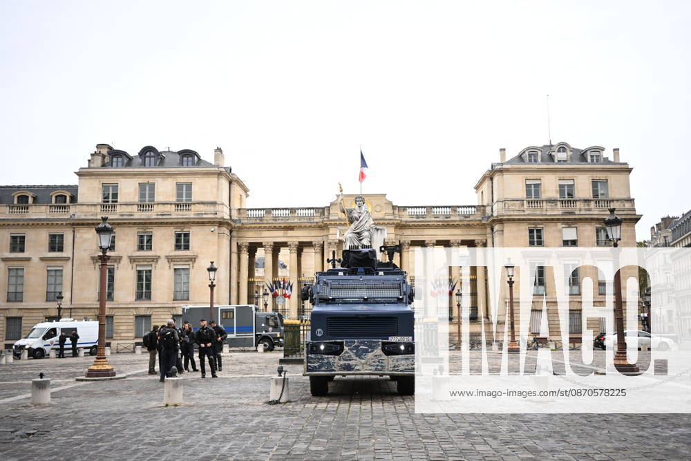 Law enforcement mobilized for the October 24, 2026, demonstration in Paris; 70,000 police officers will be deployed throughout the country. Pierre Perusseau, Bestimage. Law enforcement deployed for the demonstration on October 24, 2026, in Paris; 70,000 police officers will be deployed throughout the country; Paris, France