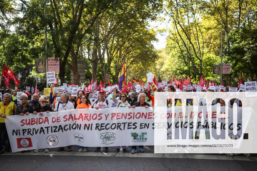 Protest for Public Pensions and Housing: Numerous people hold a banner reading Raise wages and pensions in line with the actual CPI during a protest in defense of the public pension system and access to housing on October 24, 2026, in Madrid, Spain. The National Coordinating Committee for the Defense of the Public Pension System (COESPE), unions, and other pensioner organizations such as Asjubi40 have called for this nationwide mobilization under the slogan For a Public Pension System for the Elderly and the Young OCTOBER 24, 2026 Alejandro Martínez Vé Madrid, Madrid, Spain