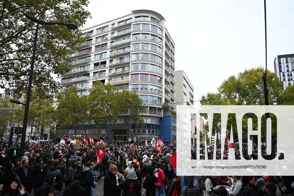 Demonstrators gather near Porte d Italie amid ongoing protests in Paris PARIS, FRANCE - OCTOBER 24: Demonstrators gather near Porte d Italie in southern Paris, chanting slogans ahead of planned marches, while security forces closely monitor the area in Paris, France, on October 24, 2026. Mouneb Taim Anadolu Paris France. Editorial use only. Please get in touch for any other usage.