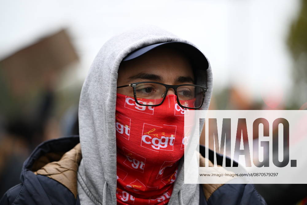 Demonstrators gather near Porte d Italie amid ongoing protests in Paris PARIS, FRANCE - OCTOBER 24: Demonstrators gather near Porte d Italie in southern Paris, chanting slogans ahead of planned marches, while security forces closely monitor the area in Paris, France, on October 24, 2026. Mouneb Taim Anadolu Paris France. Editorial use only. Please get in touch for any other usage.