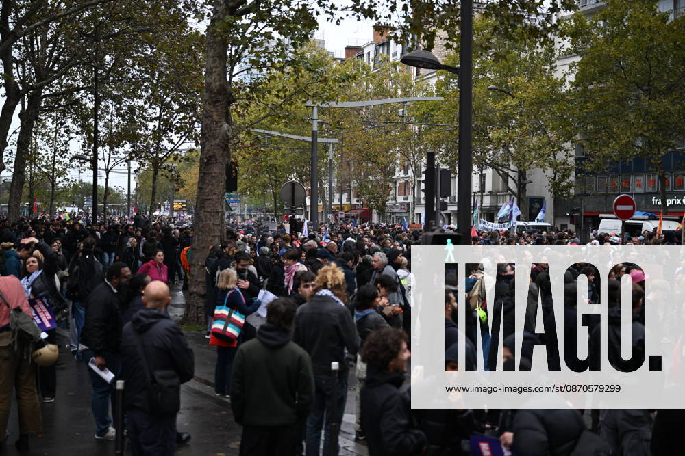 Demonstrators gather near Porte d Italie amid ongoing protests in Paris PARIS, FRANCE - OCTOBER 24: Demonstrators gather near Porte d Italie in southern Paris, chanting slogans ahead of planned marches, while security forces closely monitor the area in Paris, France, on October 24, 2026. Mouneb Taim Anadolu Paris France. Editorial use only. Please get in touch for any other usage.