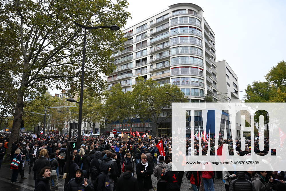 Demonstrators gather near Porte d Italie amid ongoing protests in Paris PARIS, FRANCE - OCTOBER 24: Demonstrators gather near Porte d Italie in southern Paris, chanting slogans ahead of planned marches, while security forces closely monitor the area in Paris, France, on October 24, 2026. Mouneb Taim Anadolu Paris France. Editorial use only. Please get in touch for any other usage.