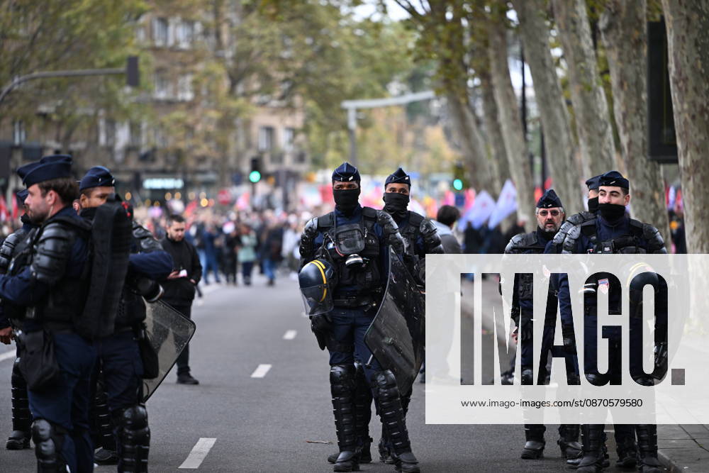 Demonstrators gather near Porte d Italie amid ongoing protests in Paris PARIS, FRANCE - OCTOBER 24: Demonstrators gather near Porte d Italie in southern Paris, chanting slogans ahead of planned marches, while security forces closely monitor the area in Paris, France, on October 24, 2026. Mouneb Taim Anadolu Paris France. Editorial use only. Please get in touch for any other usage.